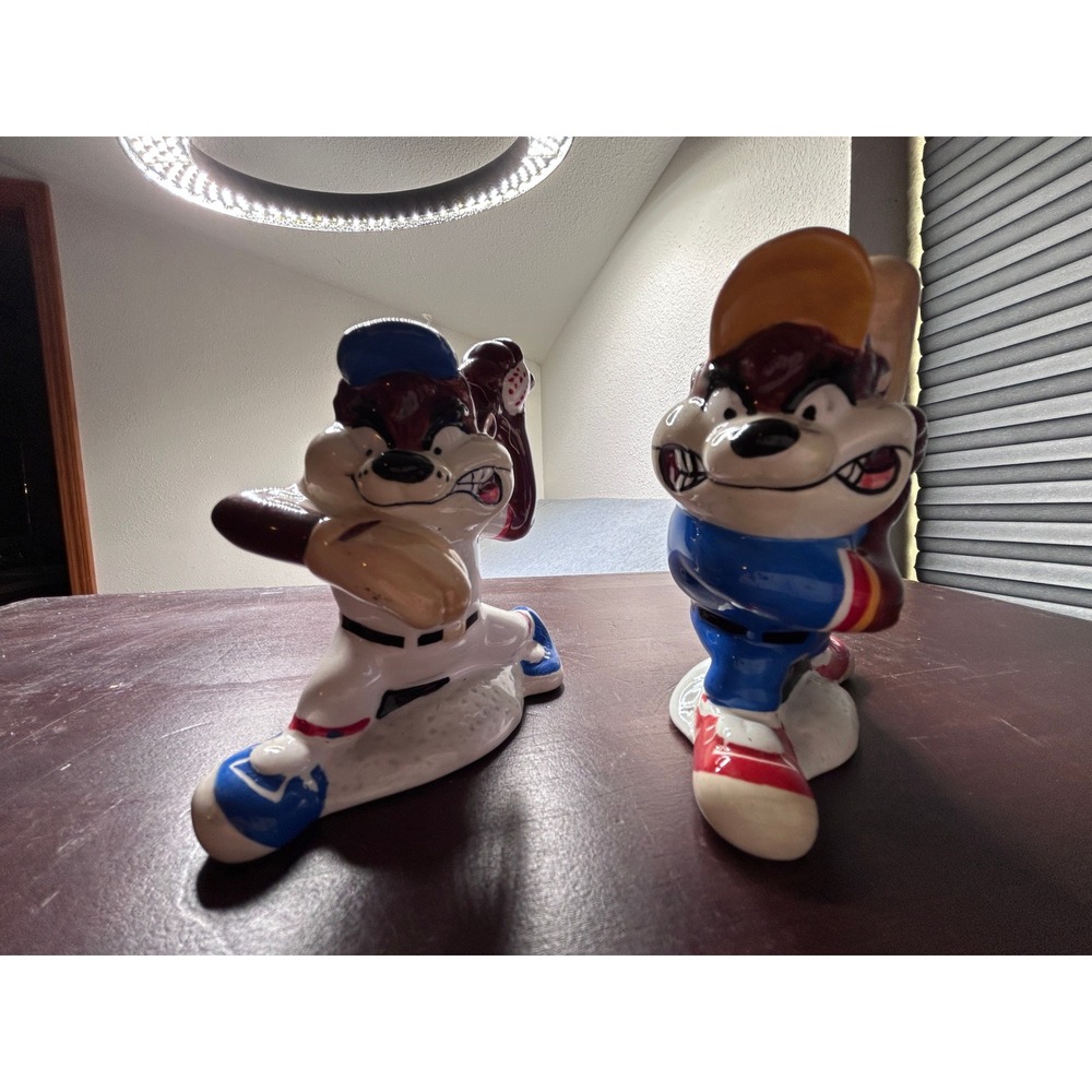 Looney Tunes Taz Baseball Salt and Pepper Shaker Set 2003 Warner Bros Ceramic